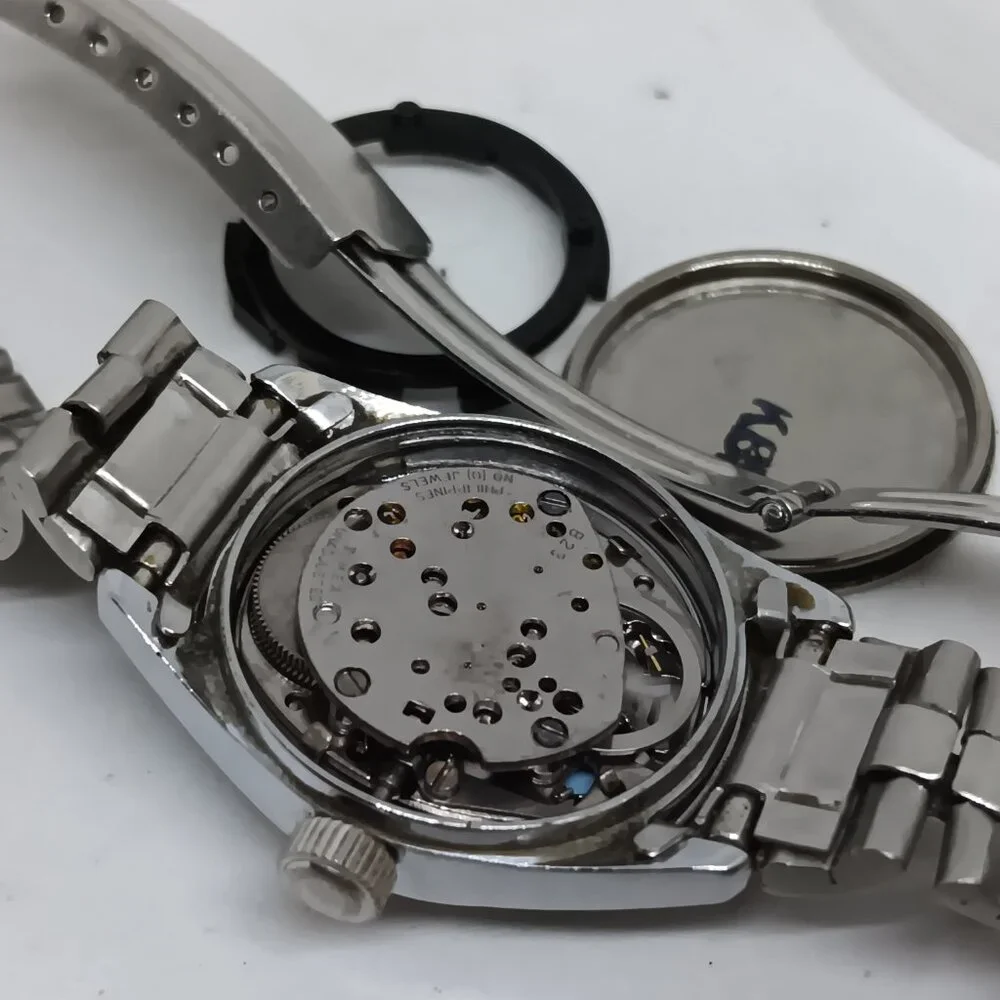 VINTAGE Timex B23 Manual Wind Women's 24mm Silver Tone Date Watch